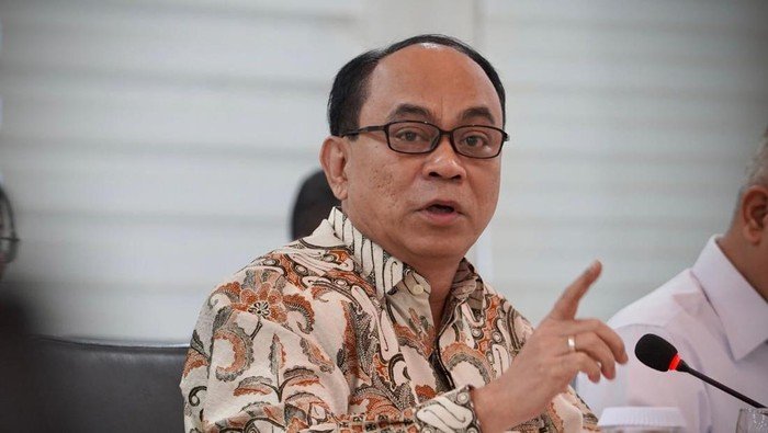 Budi Arie Setiadi meminta agar setengah penduduk desa menjadi anggota Koperasi Desa Merah Putih Budi Arie Setiadi meminta agar setengah penduduk desa menjadi anggota Koperasi Desa Merah Putih